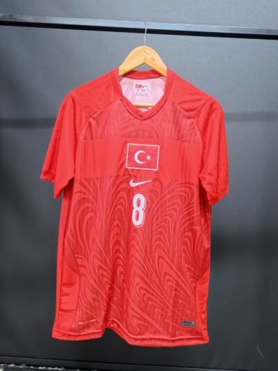 Kırmızı Milli Takım Forması No 8
